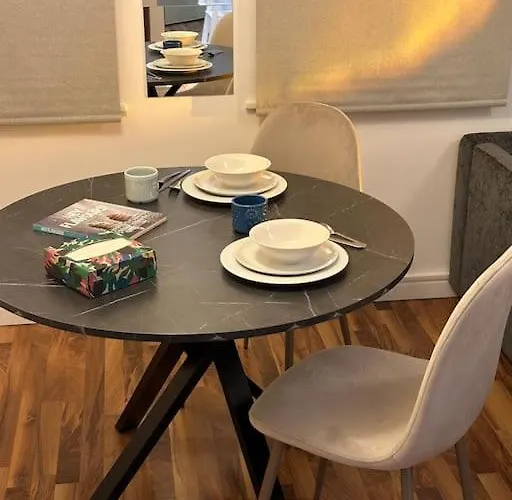 New Cosy Modern City Centre Flat