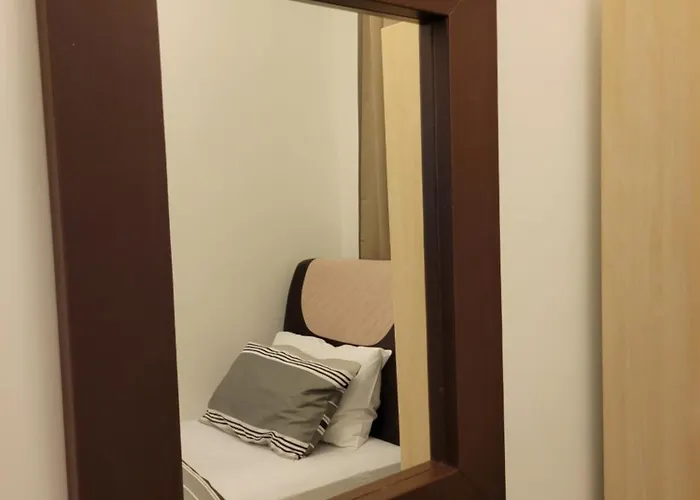 A Single Cosy Room In 4 Bedroom Property